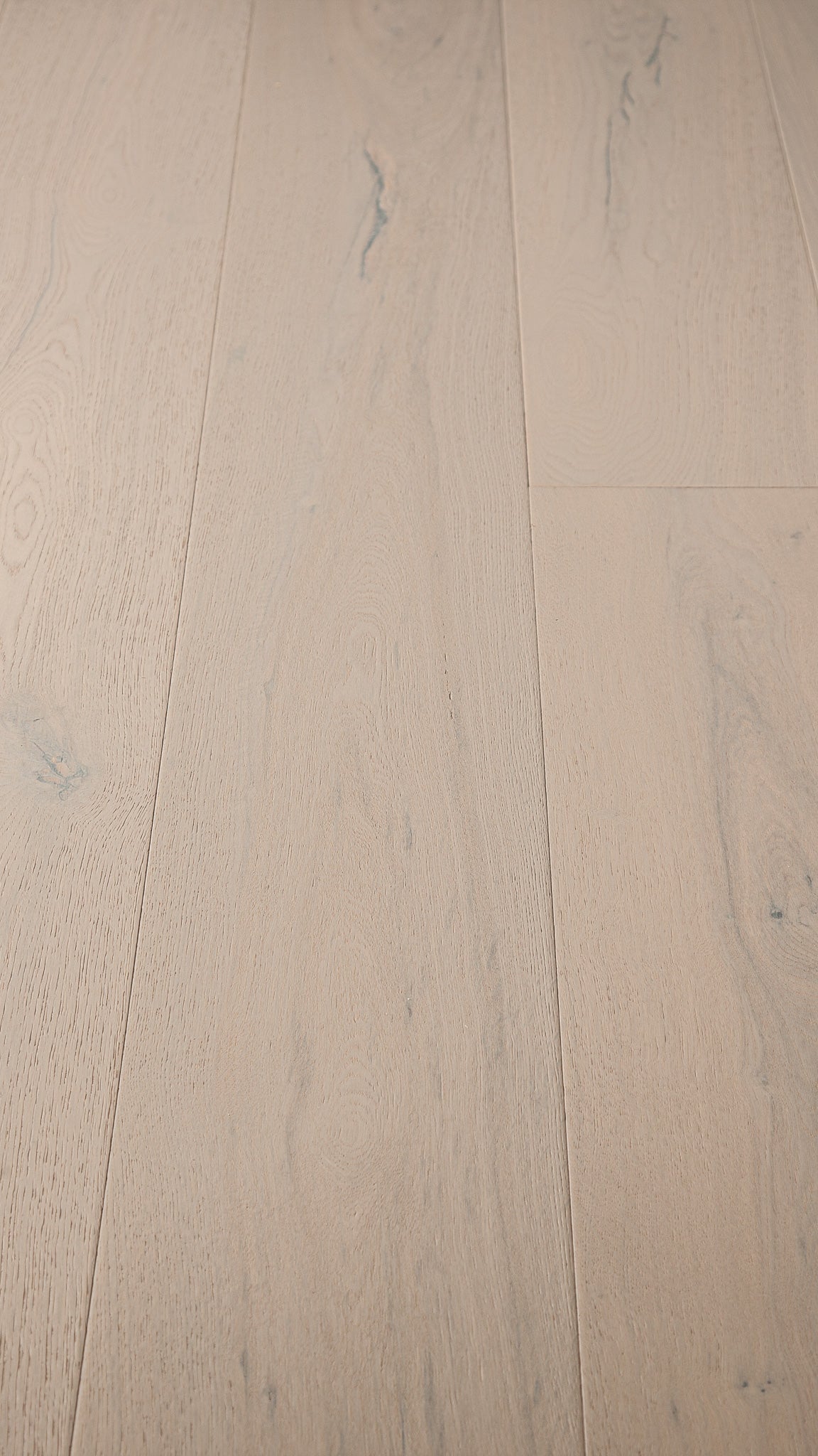 A picture of the oak  hardwood flooring called Florence from the Wildwood Antique Collection, showing some minor knots and variation with a light, white-washed hue.