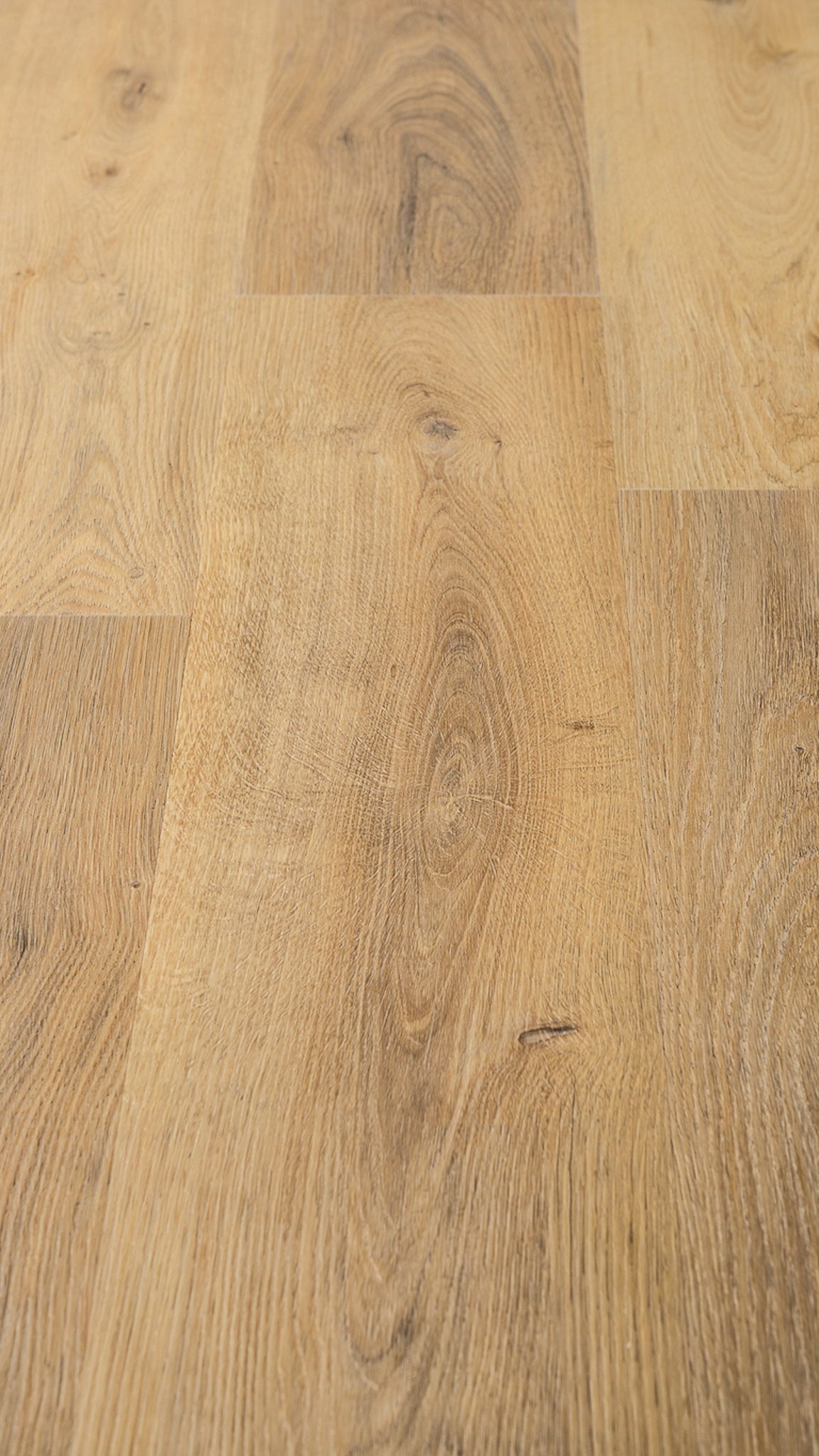 A picture showing the colour and details of the MBA 2.5 mm gluedown vinyl flooring called Warsaw.