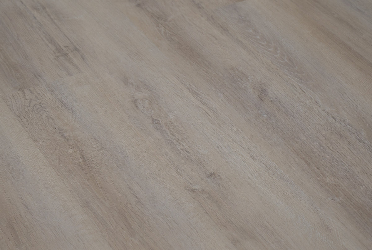 A picture showing the 6.5mm lvp flooring called Mumbai. This vinyl floor has a light grey-beige hue and silver chain embossing, giving the floor an ultra-realistic look.