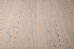 A picture of the oak  hardwood flooring called Florence from the Wildwood Antique Collection, showing some minor knots and variation with a light, white-washed hue.